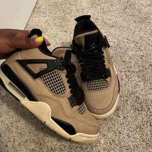 Air Jordan 4 Mushroom 🍄‍🟫🤎🖤